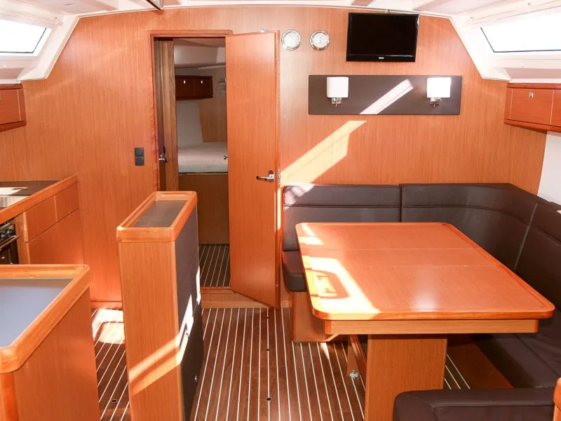Bavaria Cruiser 46 Beef — фотография яхты 9