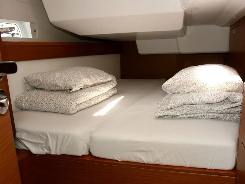 Sun Odyssey 479 Vencel — фотография яхты 6