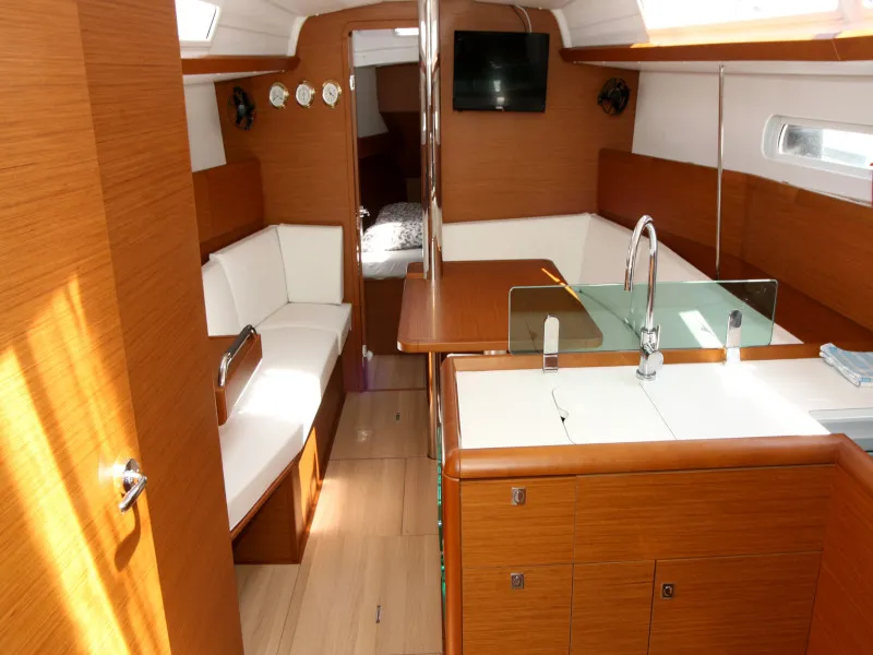 Sun Odyssey 389 Sissi — фотография яхты 9