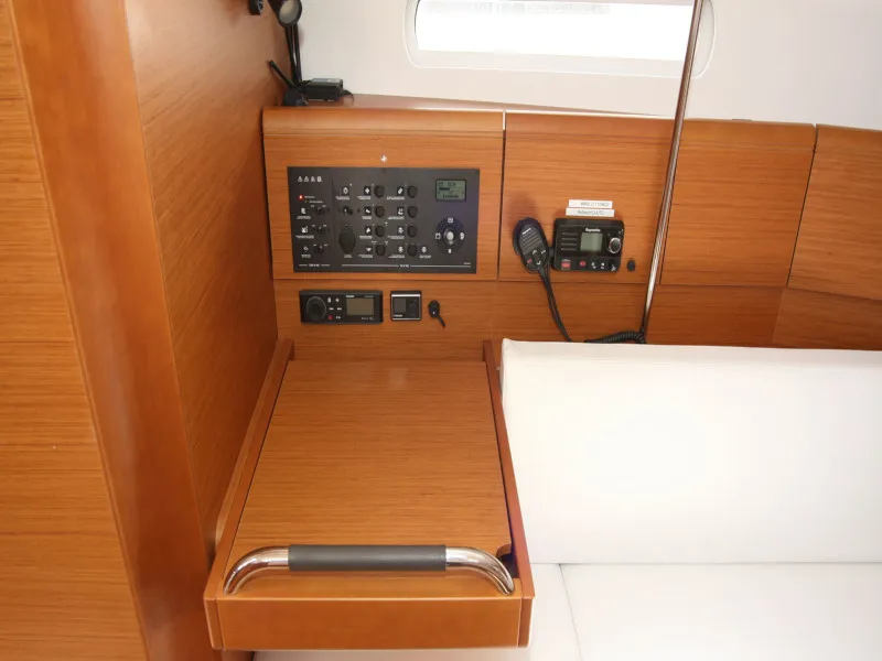 Sun Odyssey 389 Sissi — фотография яхты 10