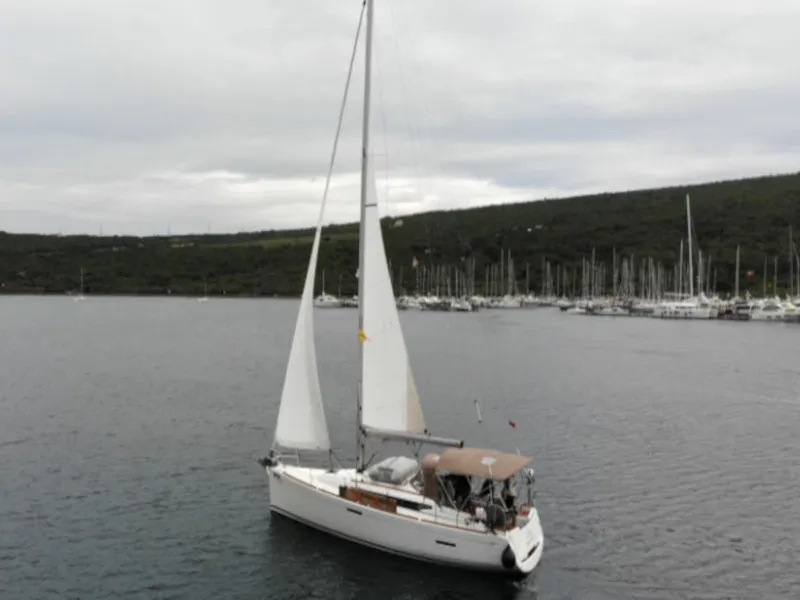Sun Odyssey 389 Sissi — фотография яхты 11