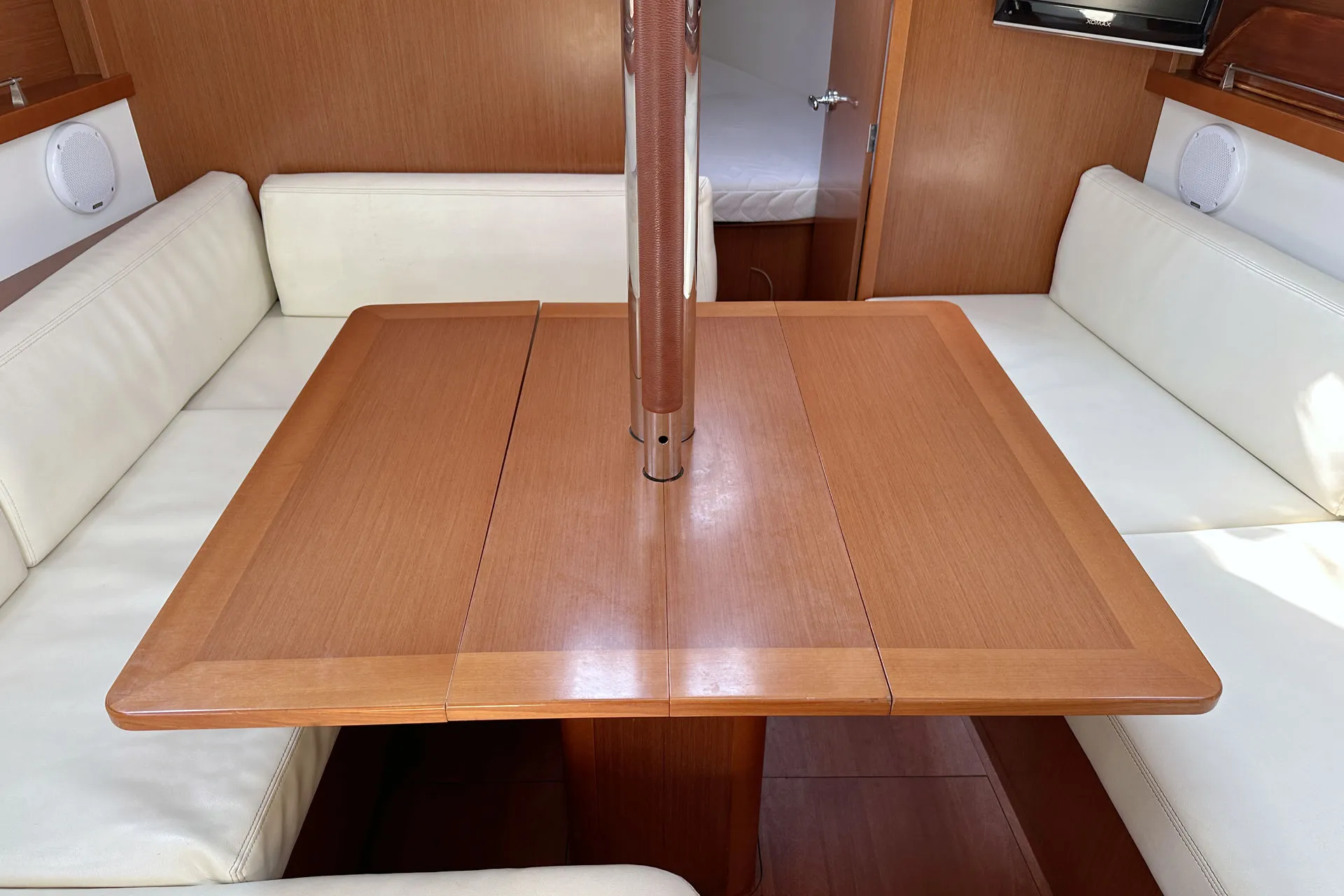 Oceanis 34 LL Skyhawk — фотография яхты 3