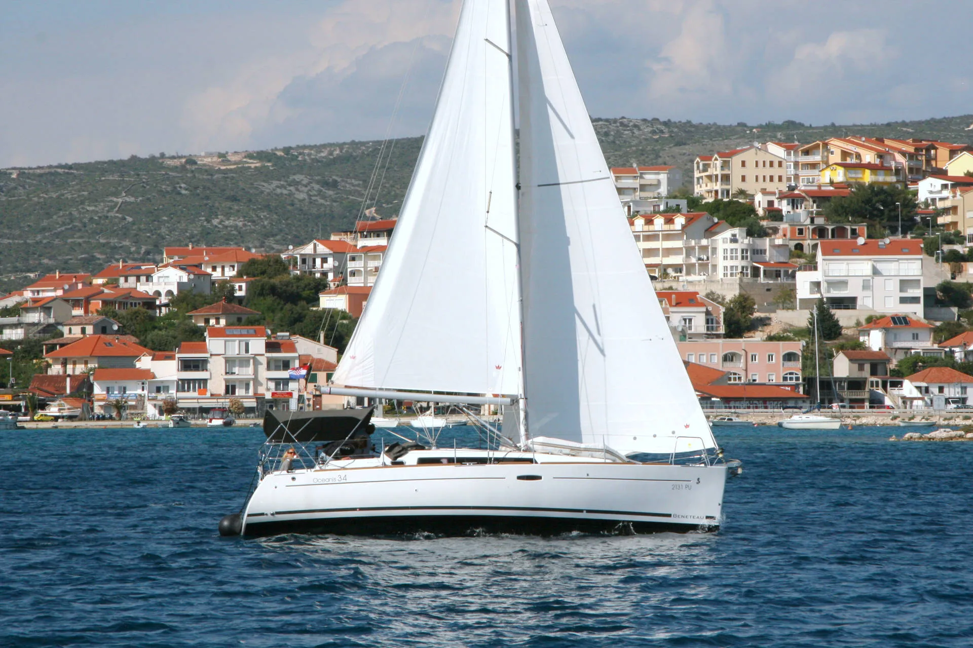 Oceanis 34 LL Skyhawk — фотография яхты 7