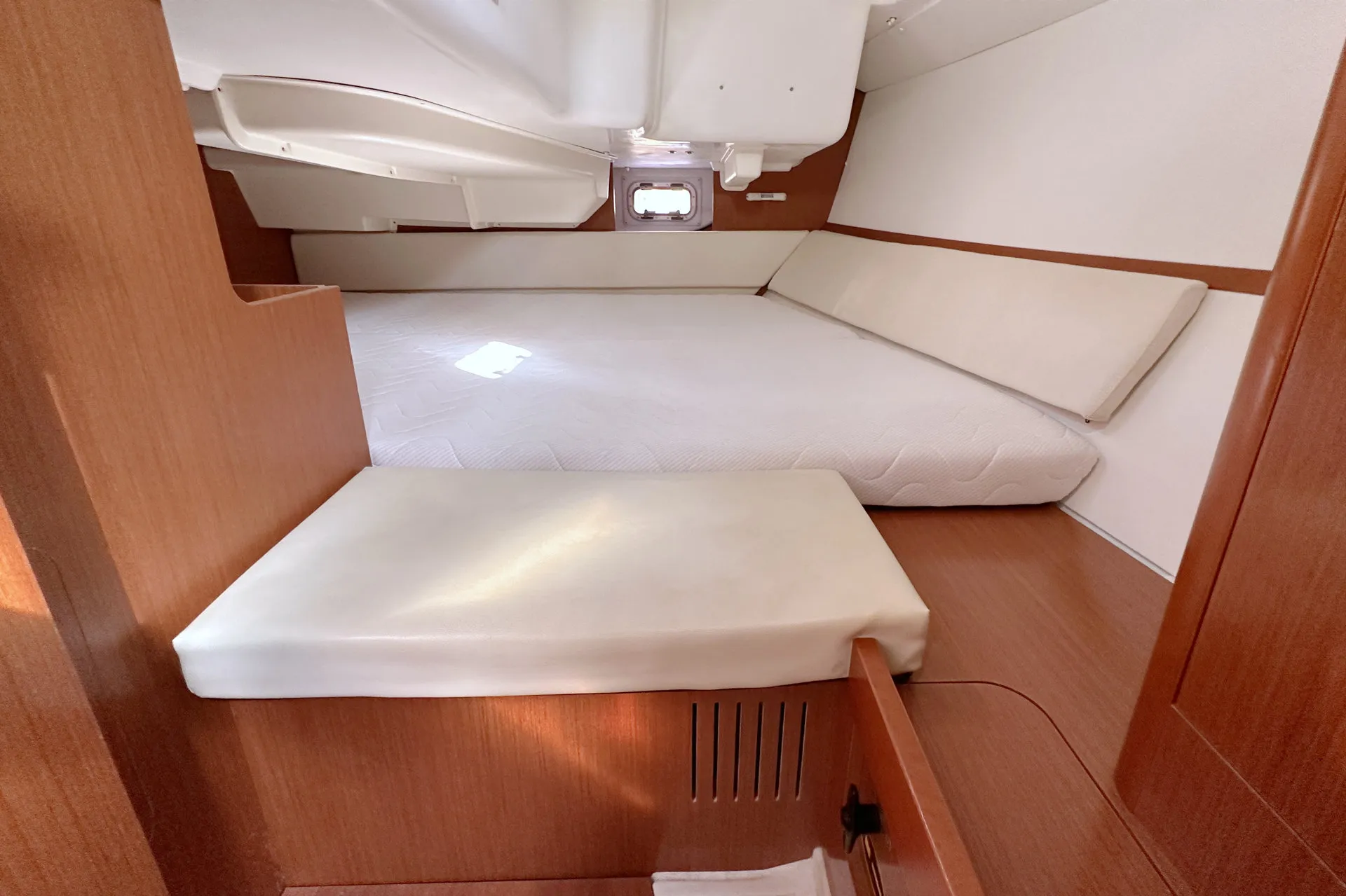 Oceanis 34 LL Skyhawk — фотография яхты 13
