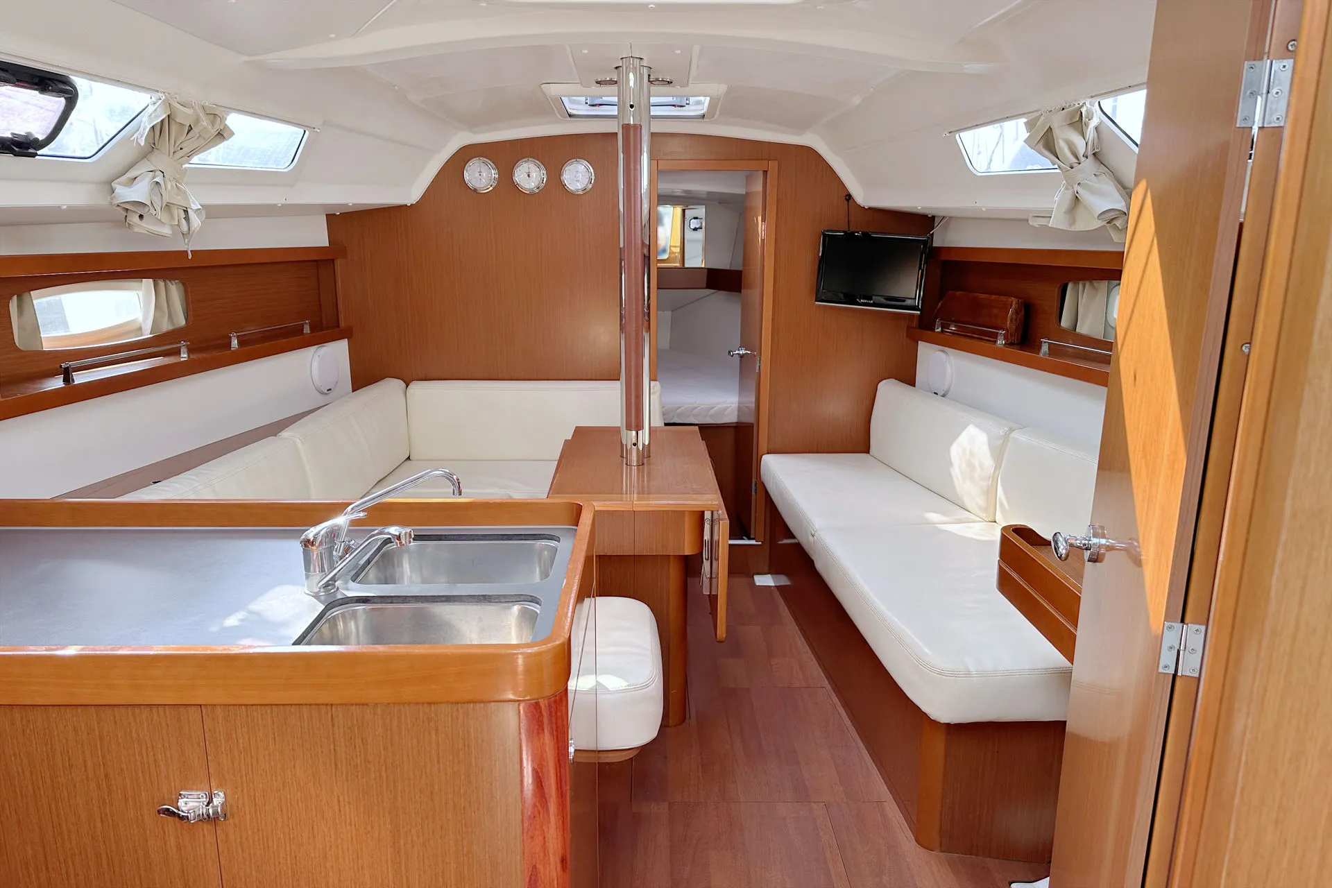 Oceanis 34 LL Skyhawk — фотография яхты 19