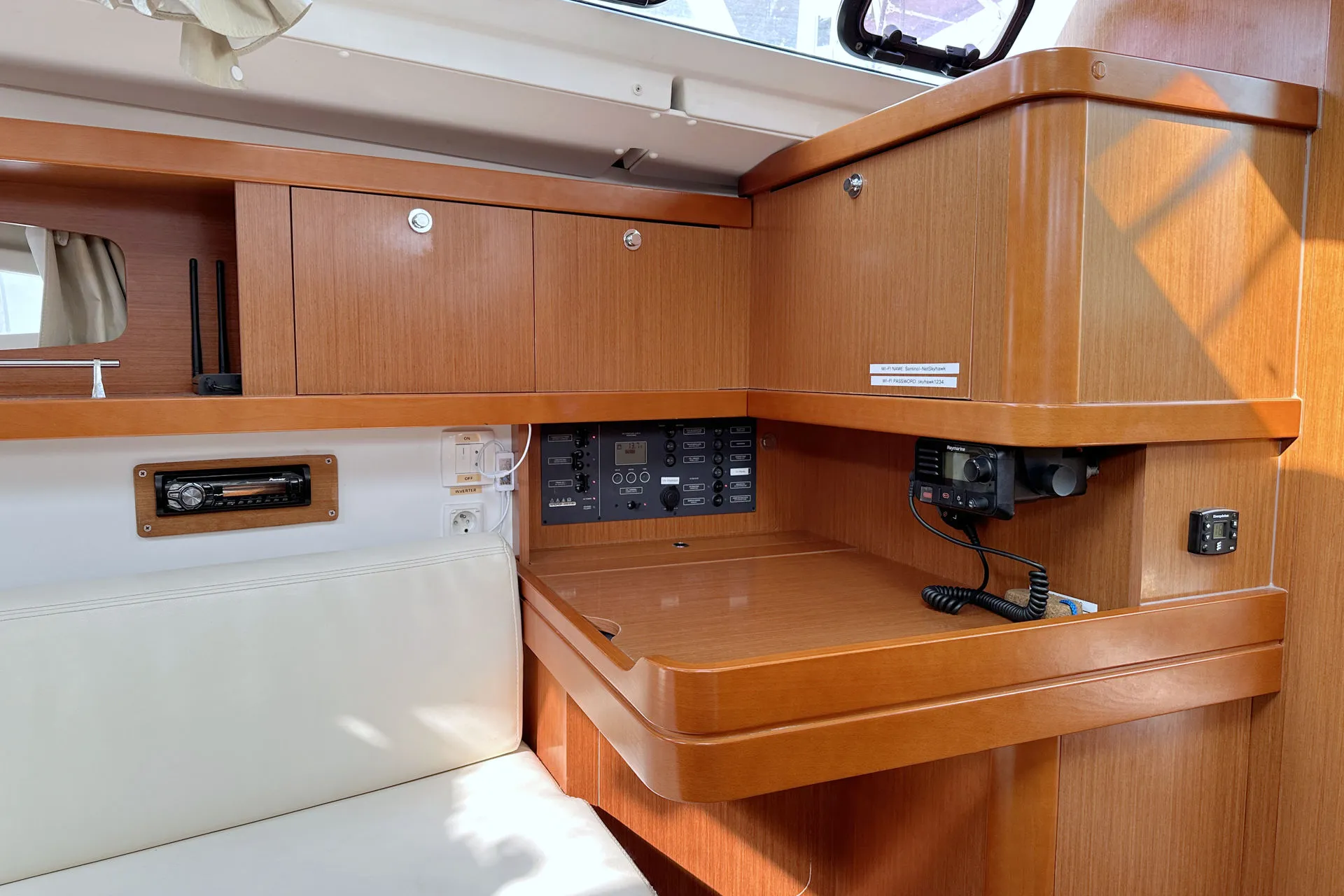 Oceanis 34 LL Skyhawk — фотография яхты 14