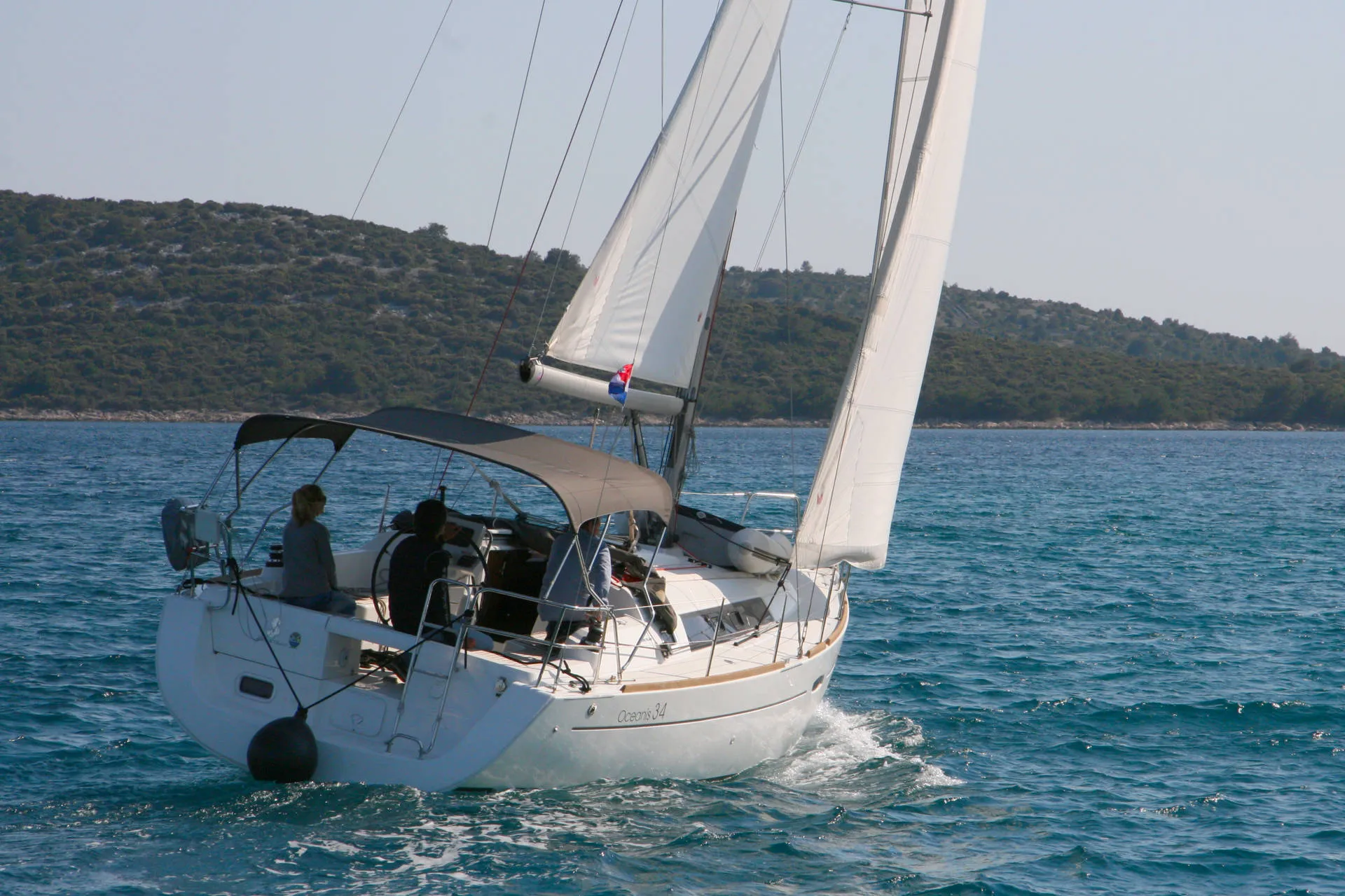Oceanis 34 LL Skyhawk — фотография яхты 12