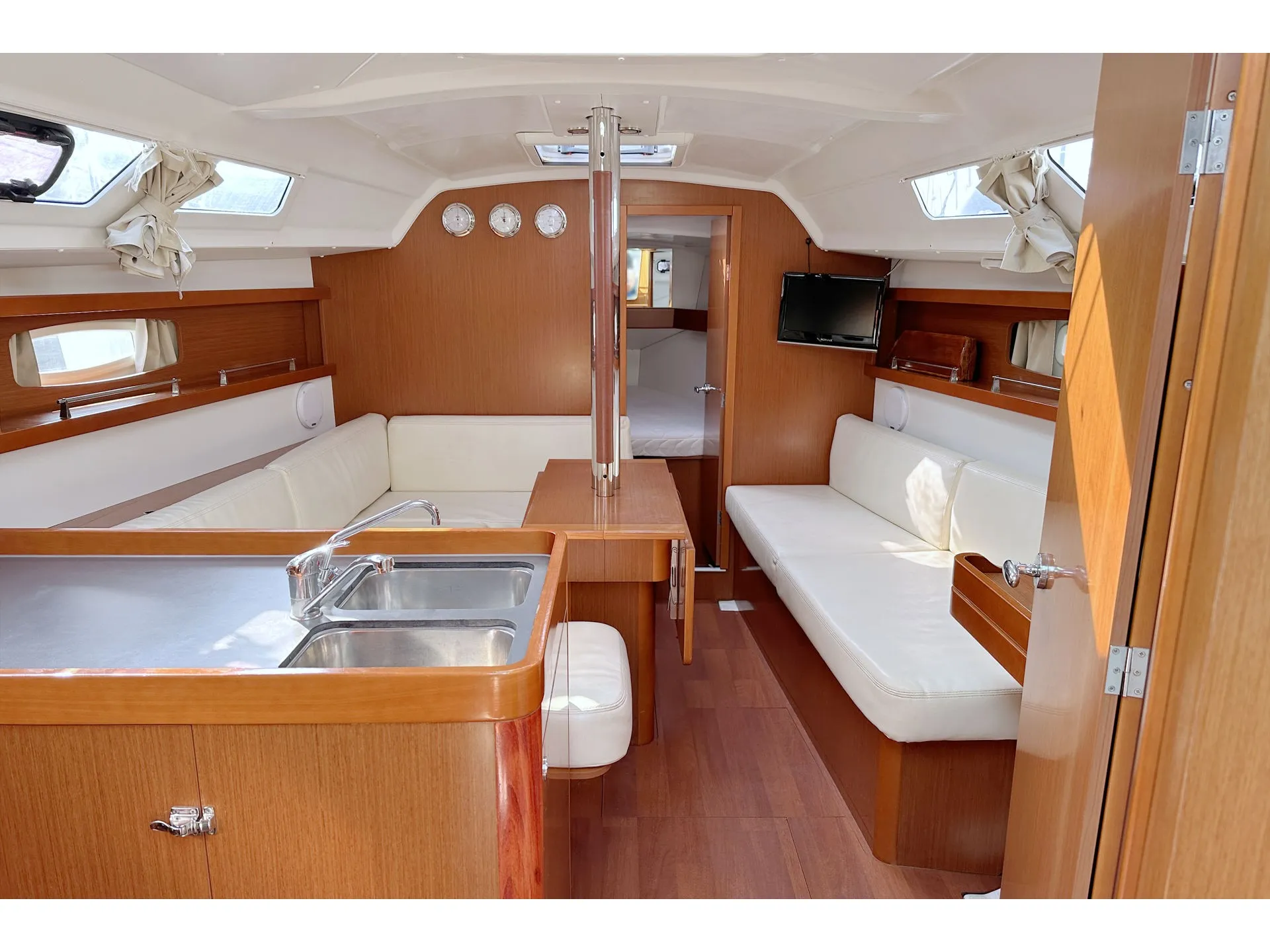 Oceanis 34 LL Skyhawk — фотография яхты 16