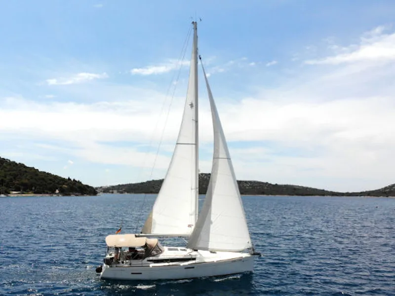 Sun Odyssey 389 Amadeus — fotografia jachty 2