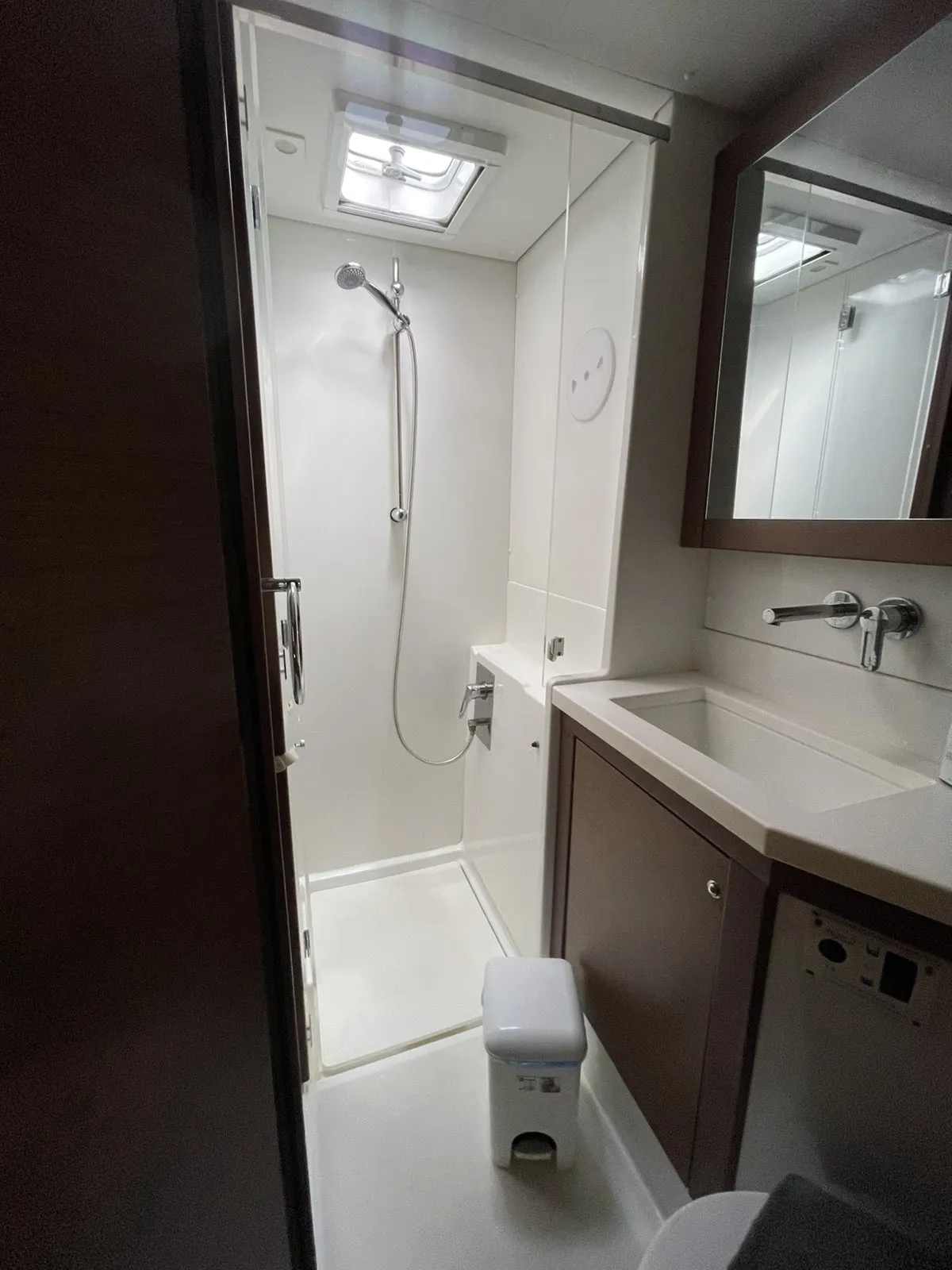 Lagoon 450 Fly AMARE I — Yachtfoto 2