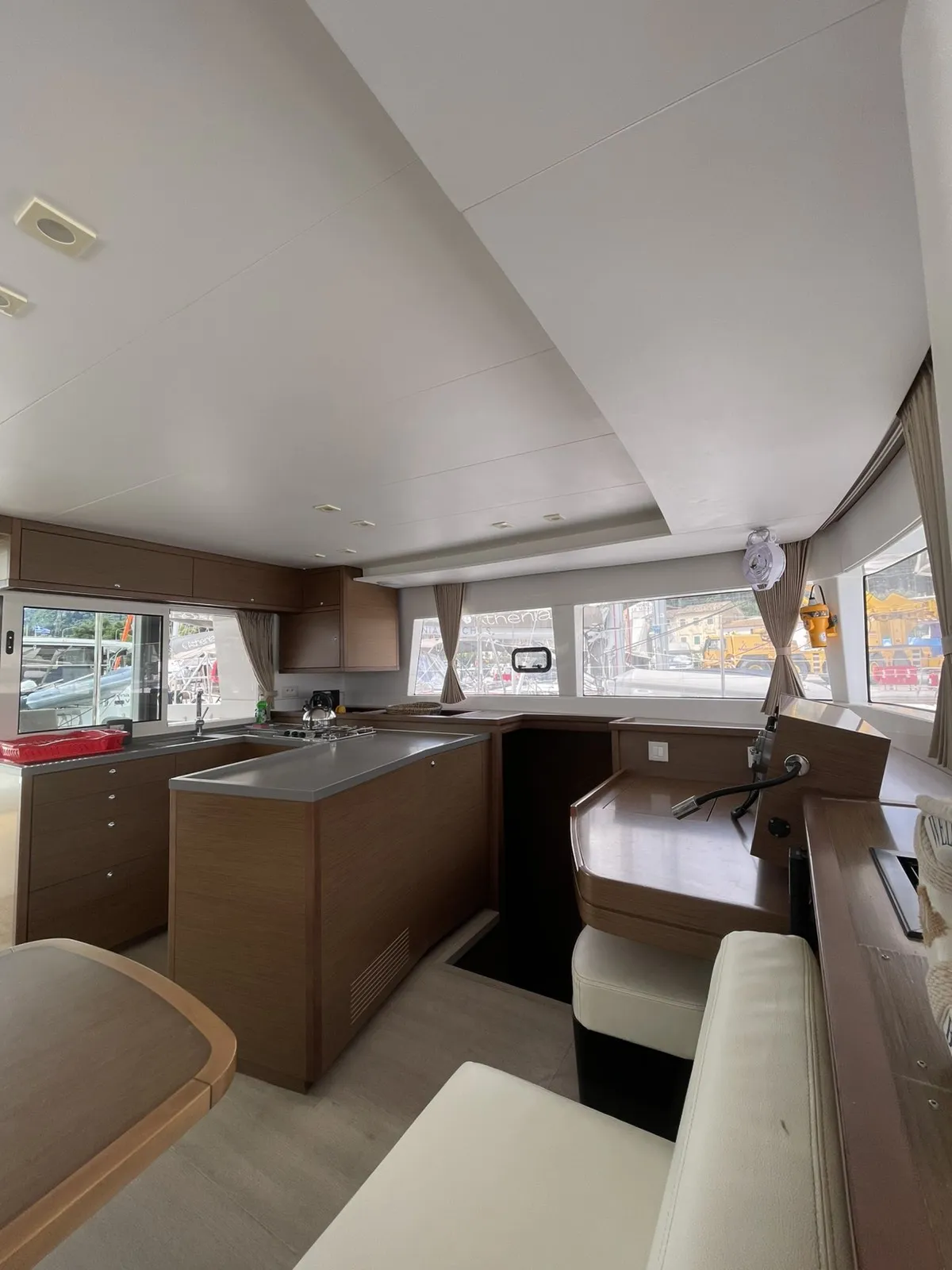 Lagoon 450 Fly AMARE I — Yachtfoto 3