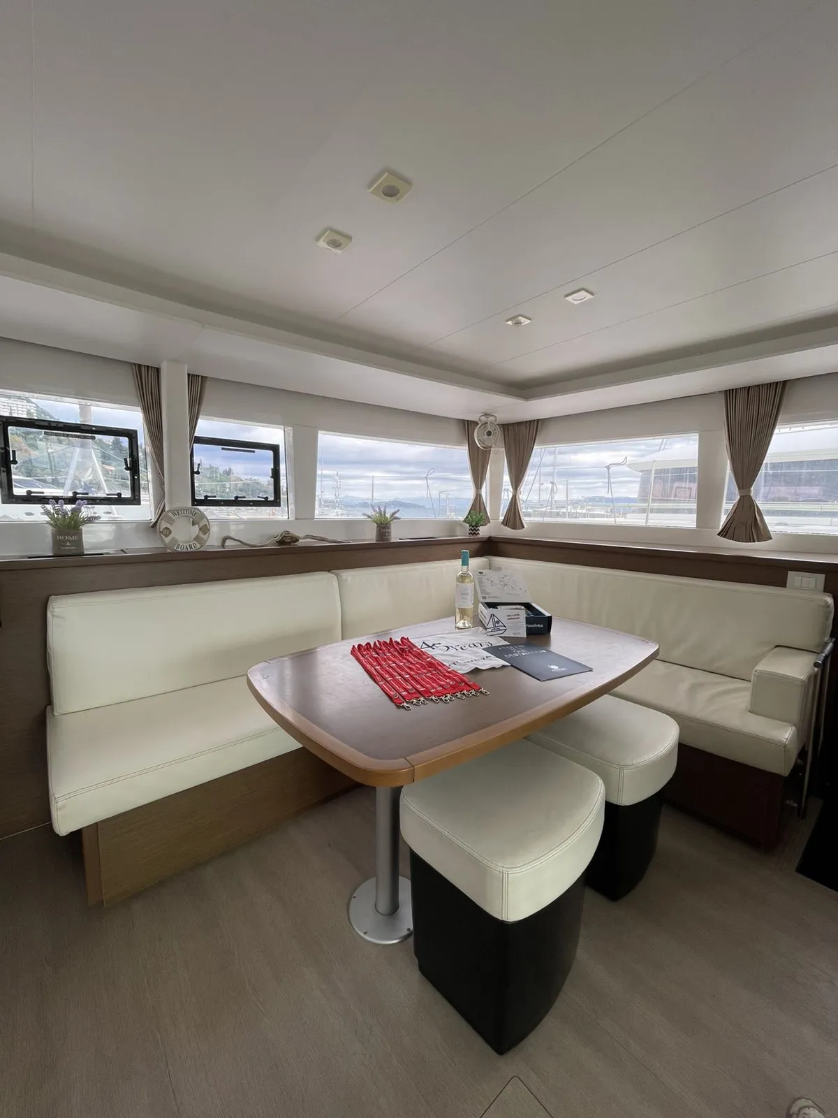 Lagoon 450 Fly AMARE I — Yachtfoto 10
