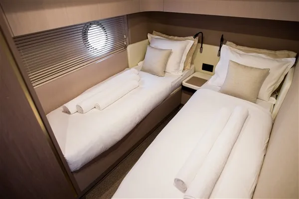 Azimut 55 MAWI — yacht photo 32