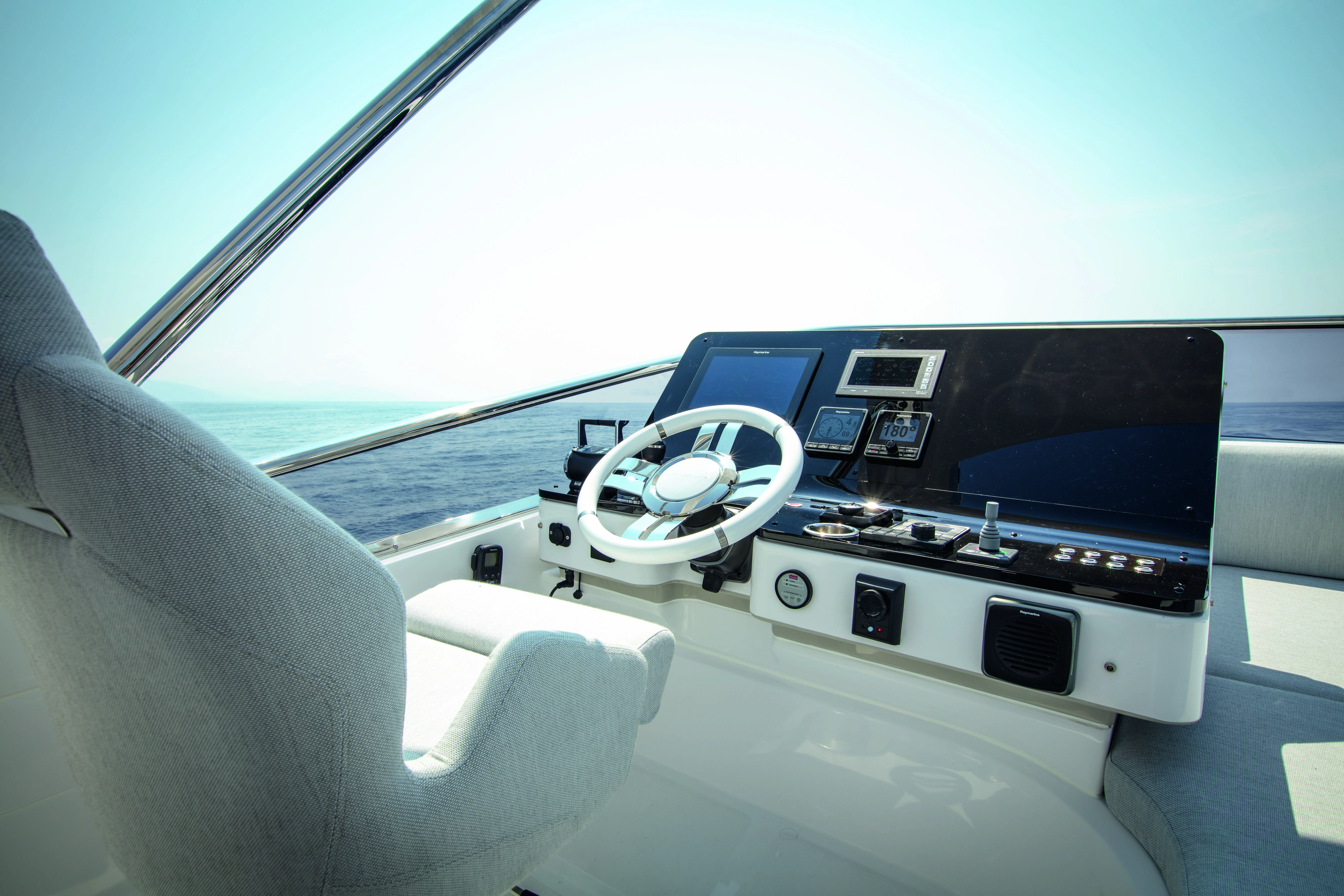 Azimut 55 MAWI — yacht photo 16