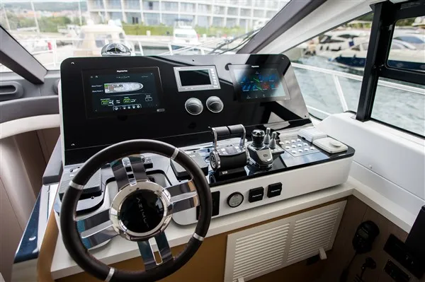 Azimut 55 MAWI — yacht photo 20