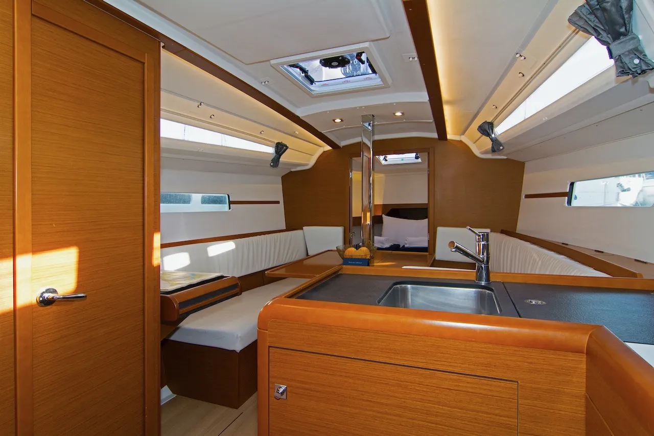 Sun Odyssey 349 Cha-Cha — foto dello yacht n. 2