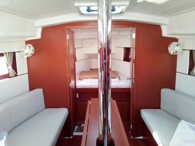 Oceanis 35.1 Mia — yacht photo 2
