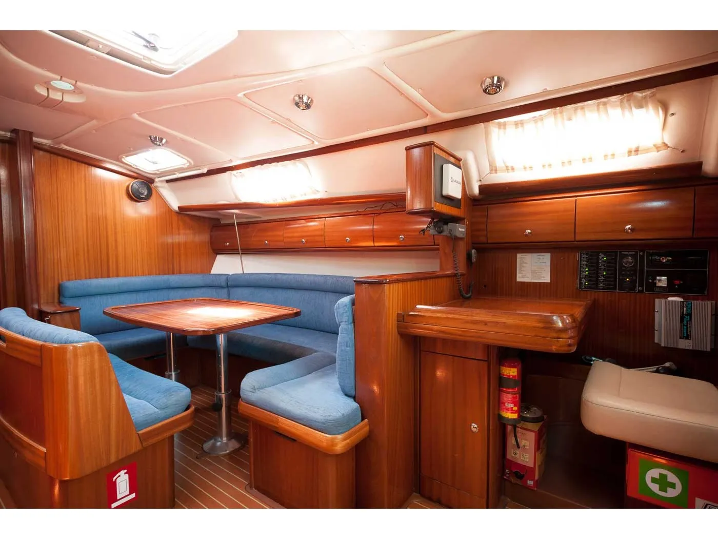 Bavaria 38 Cruiser Meander — yacht photo 3