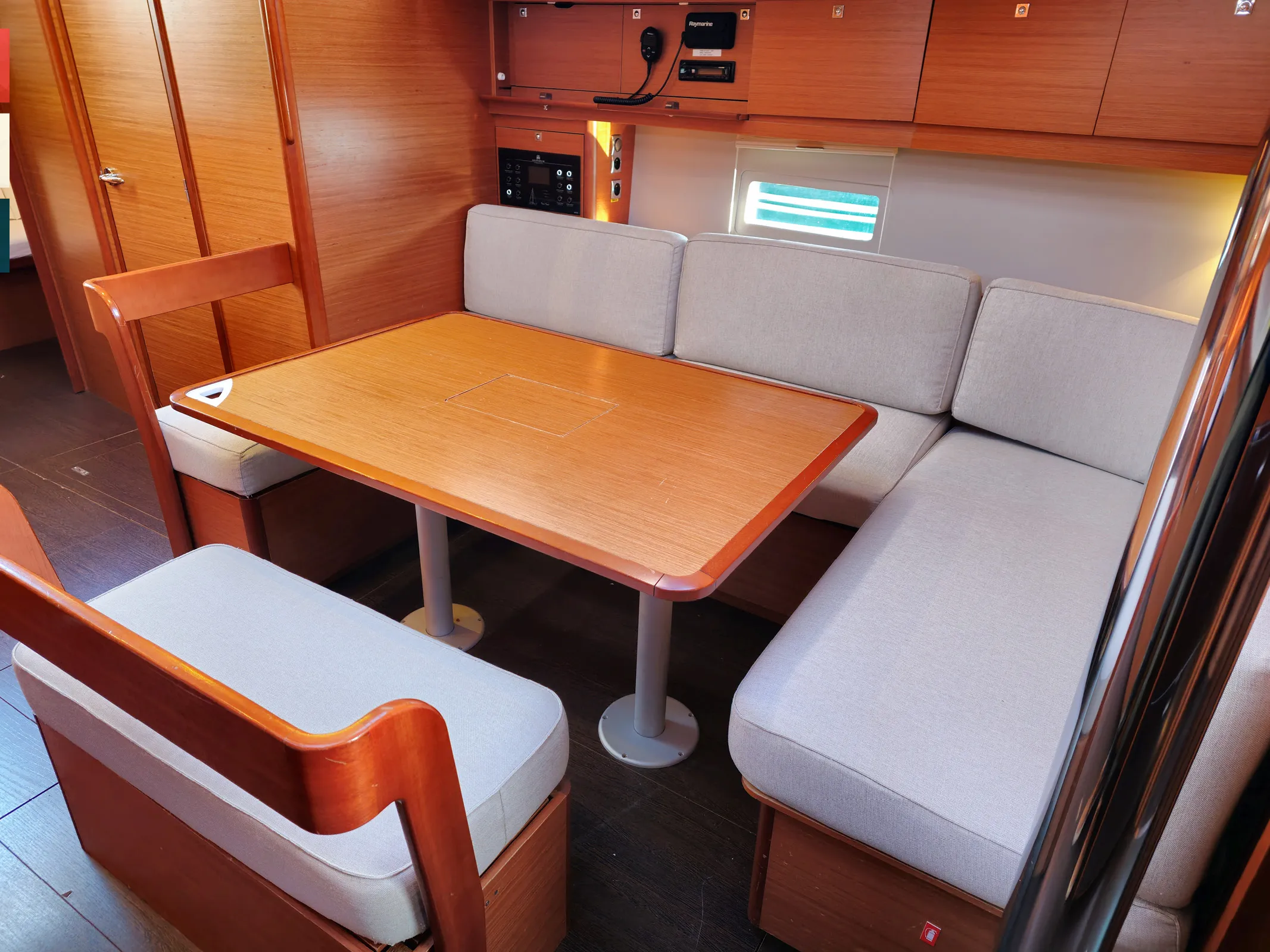 Dufour 430 Largo — фотография яхты 23