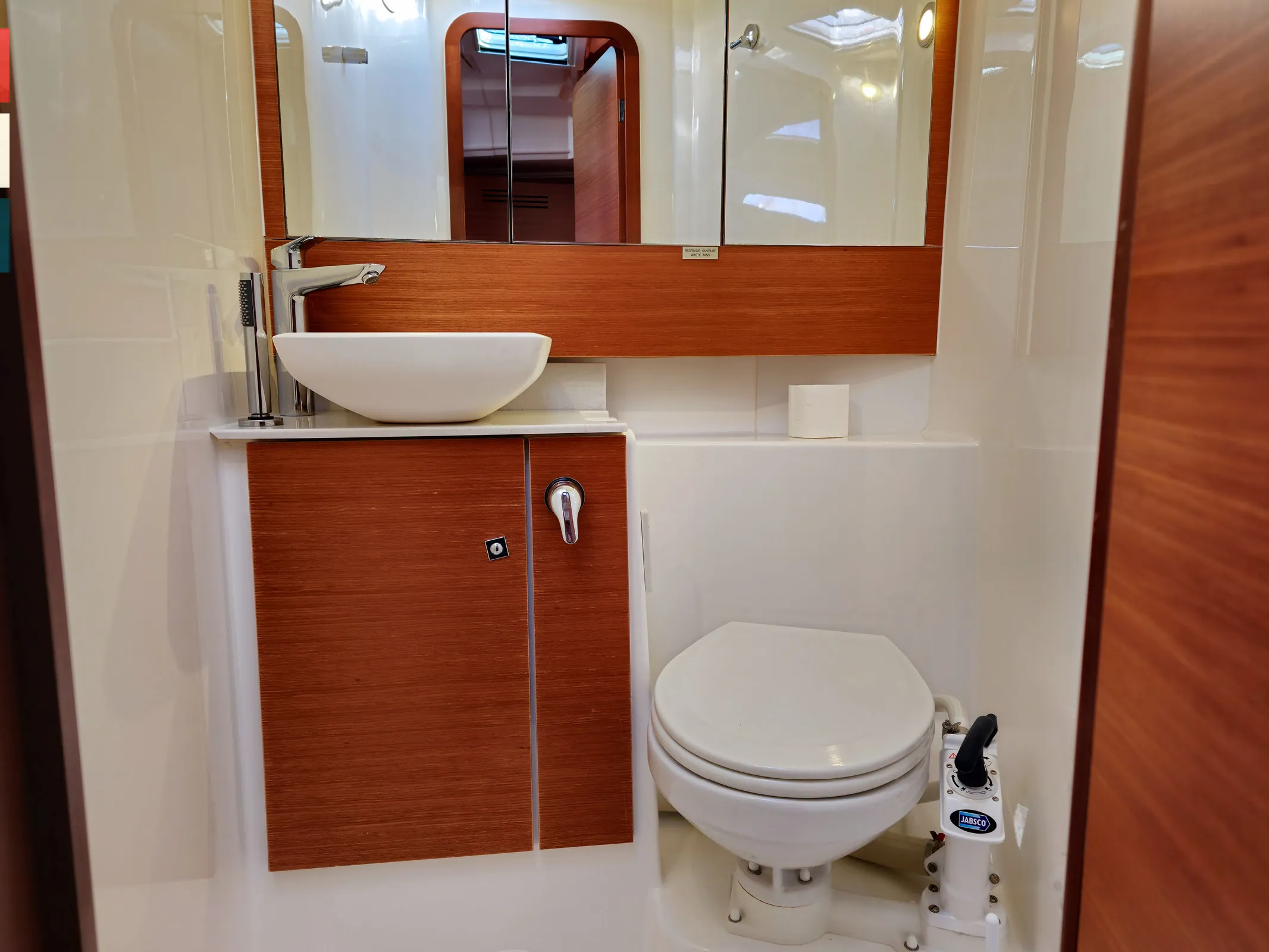 Dufour 430 Largo — фотография яхты 32