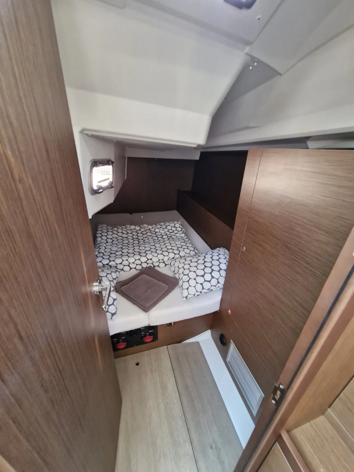 Oceanis 37.1 Agios — фотография яхты 13