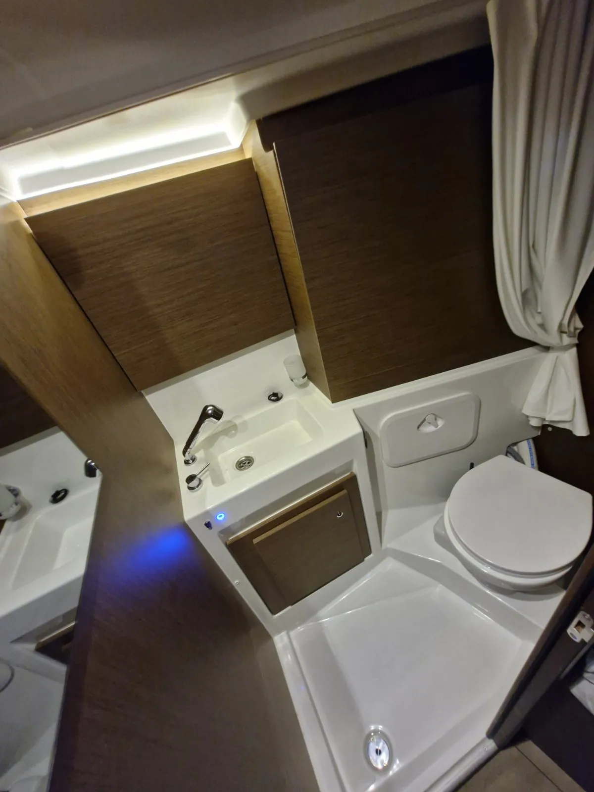 Oceanis 37.1 Agios — фотография яхты 19