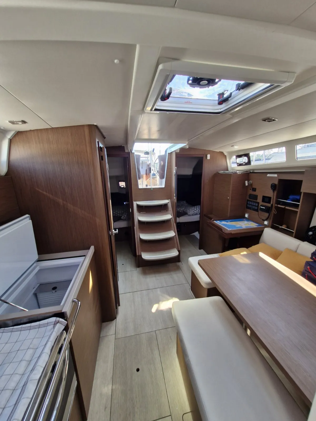 Oceanis 37.1 Agios — фотография яхты 22