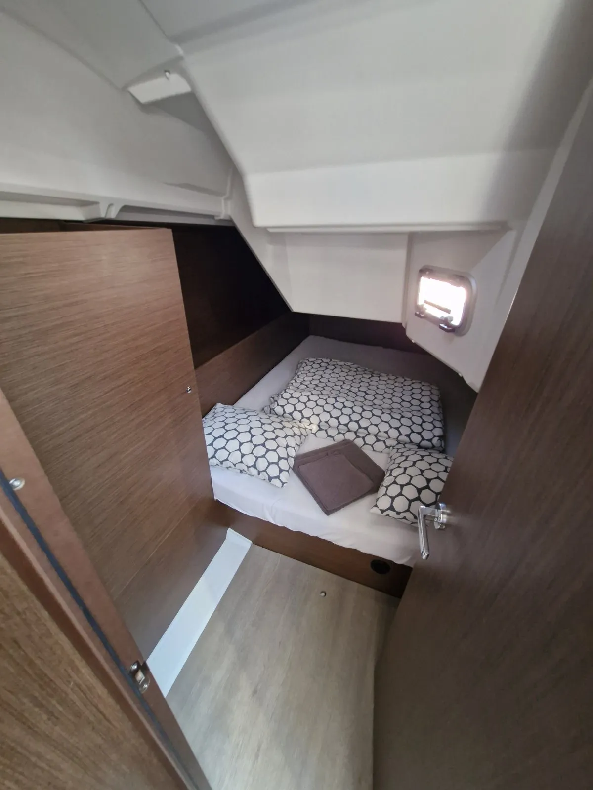 Oceanis 37.1 Agios — фотография яхты 21