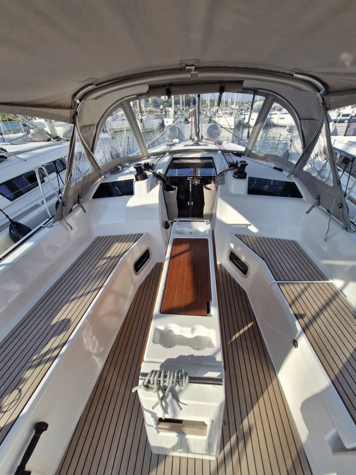 Oceanis 37.1 Agios — фотография яхты 12