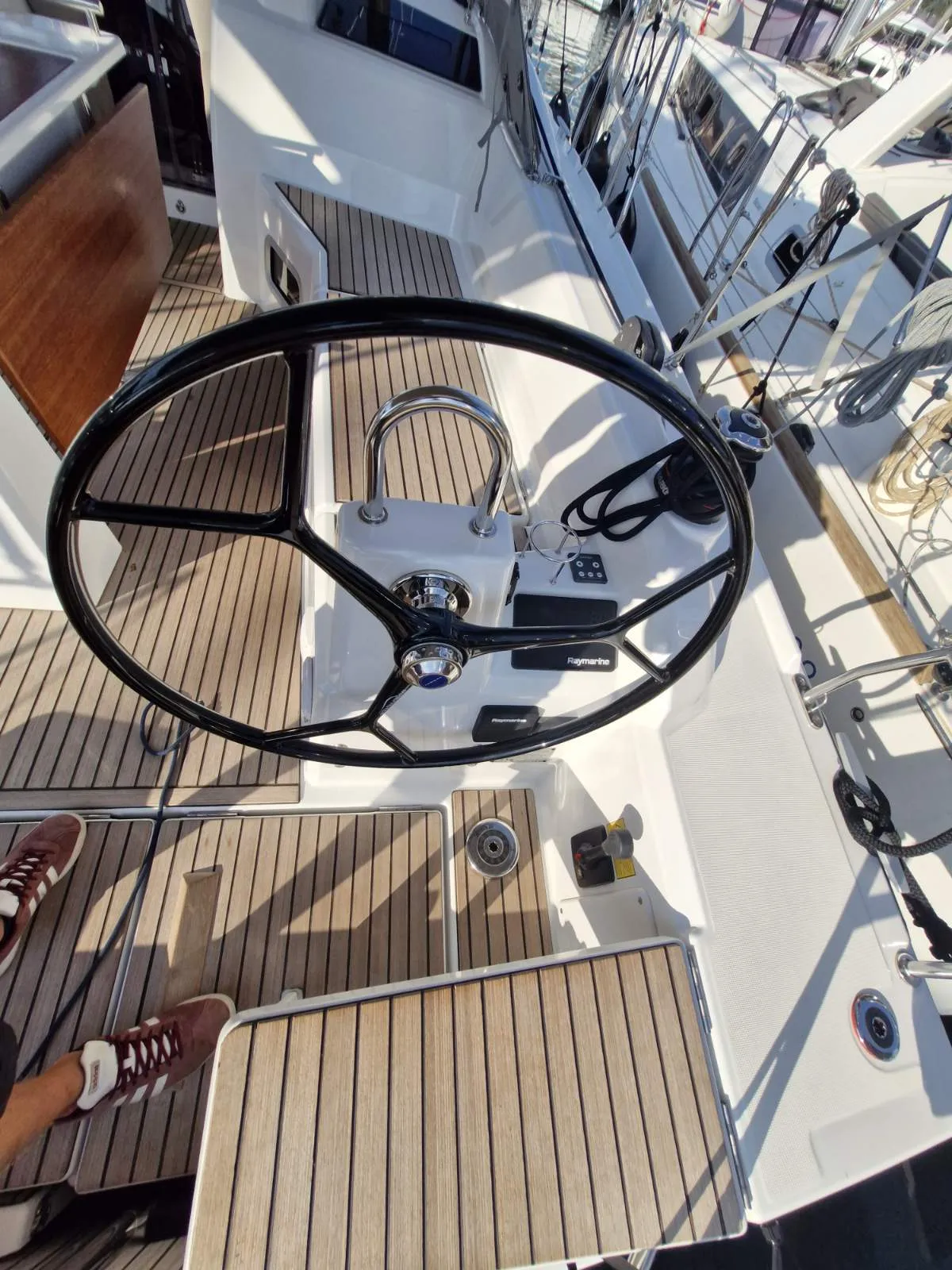 Oceanis 37.1 Agios — фотография яхты 15