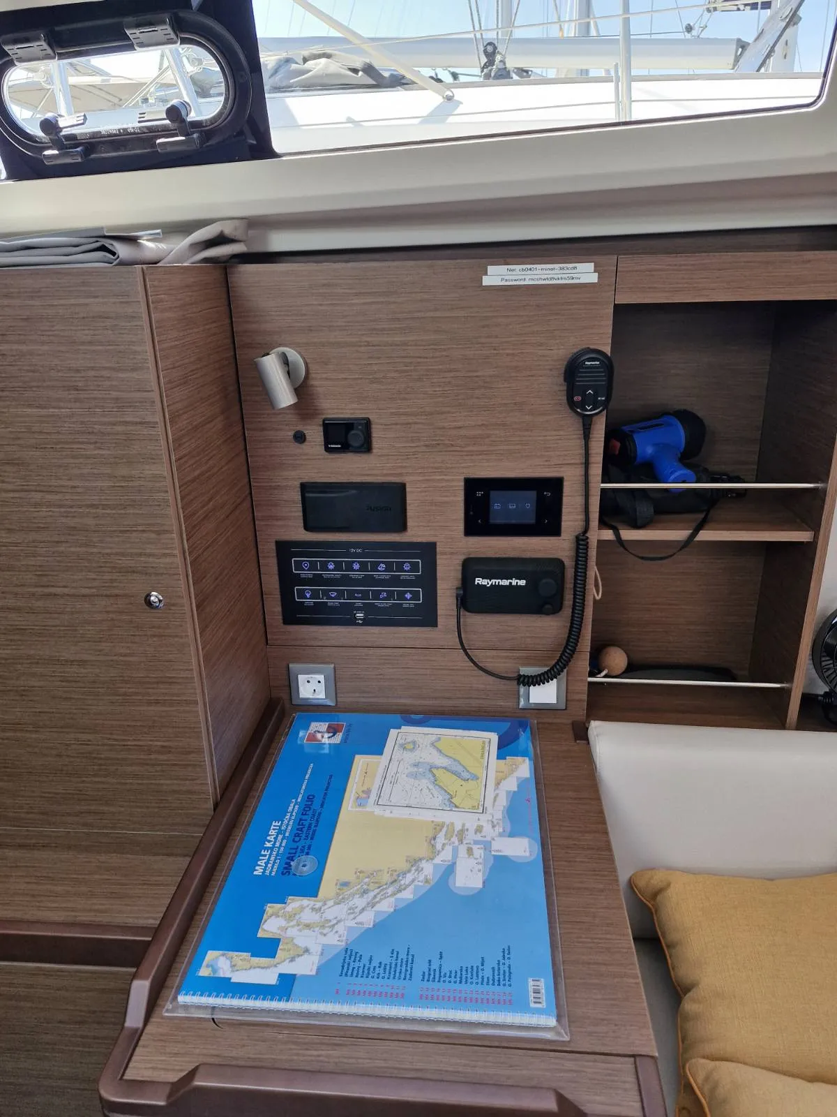 Oceanis 37.1 Agios — фотография яхты 6