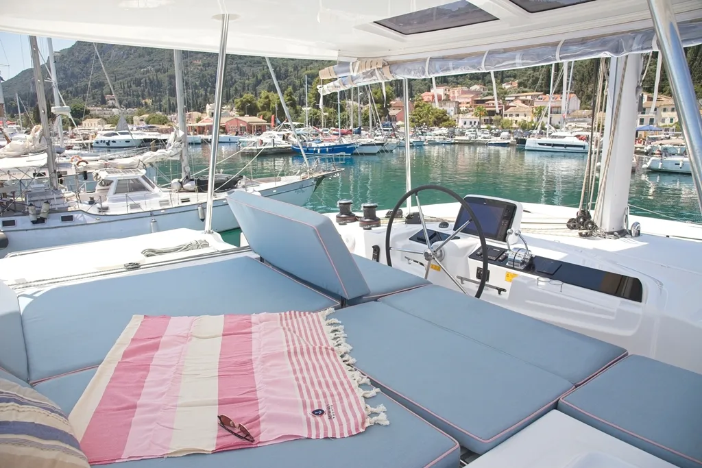 Lagoon 46 DAFNI — Yachtfoto 10