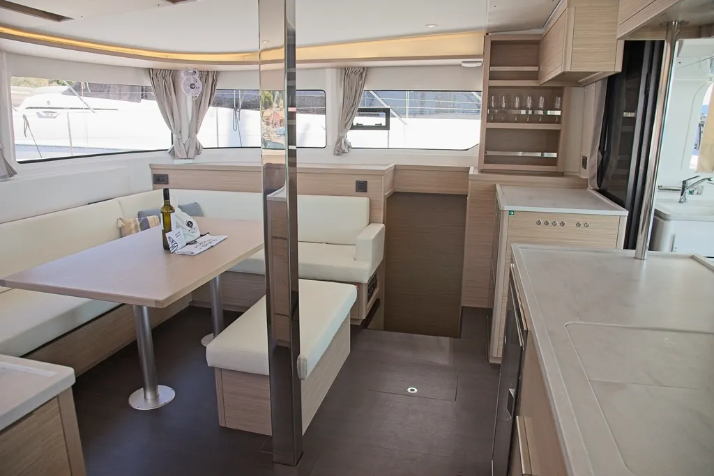 Lagoon 46 DAFNI — Yachtfoto 12