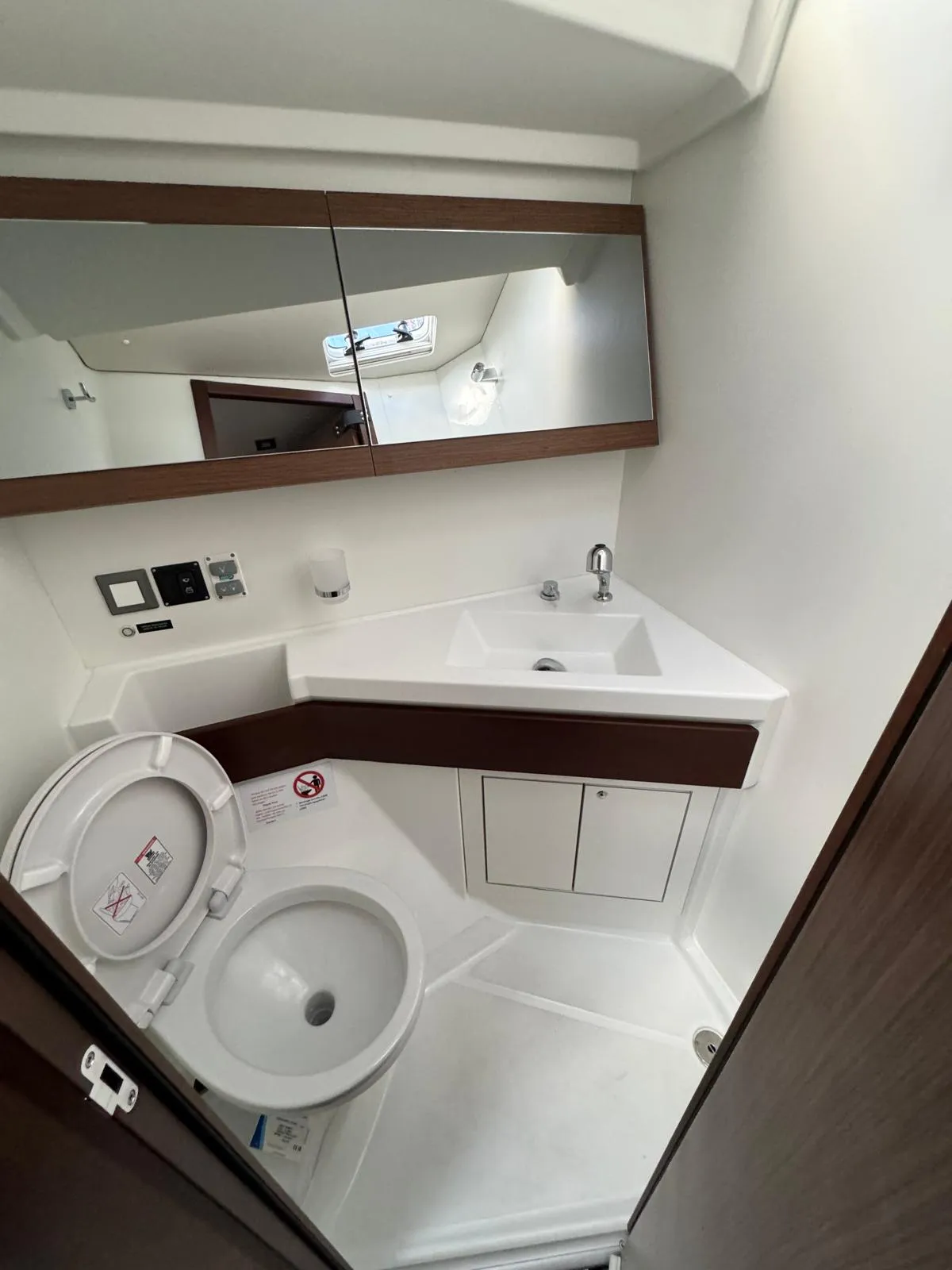 Oceanis 46.1 Artemis — yacht photo 2