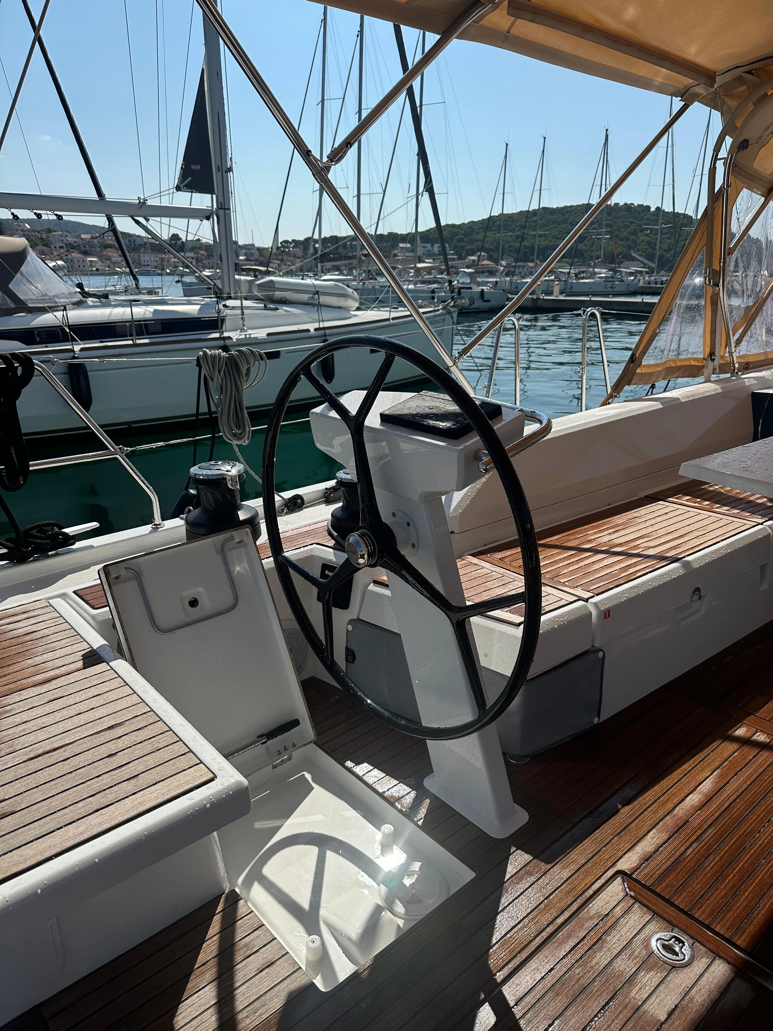 Oceanis 51.1 Dune — yacht photo 2