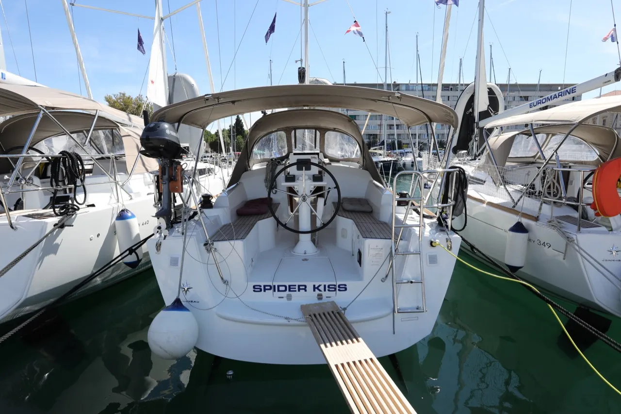 Sun Odyssey 319 Spider Kiss — фотография яхты 6
