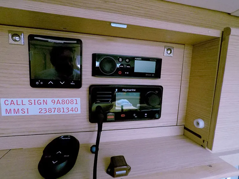 Dufour 430 FREYA — yacht photo 2