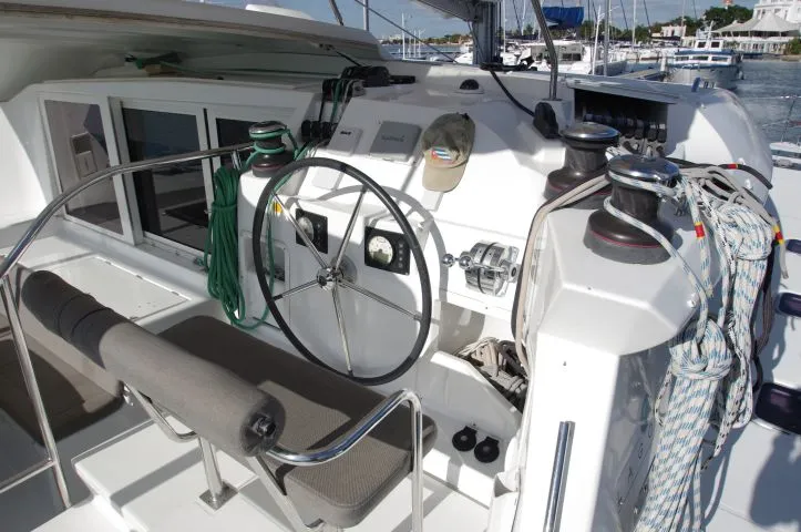 Lagoon 421 Estrella — yacht photo 2