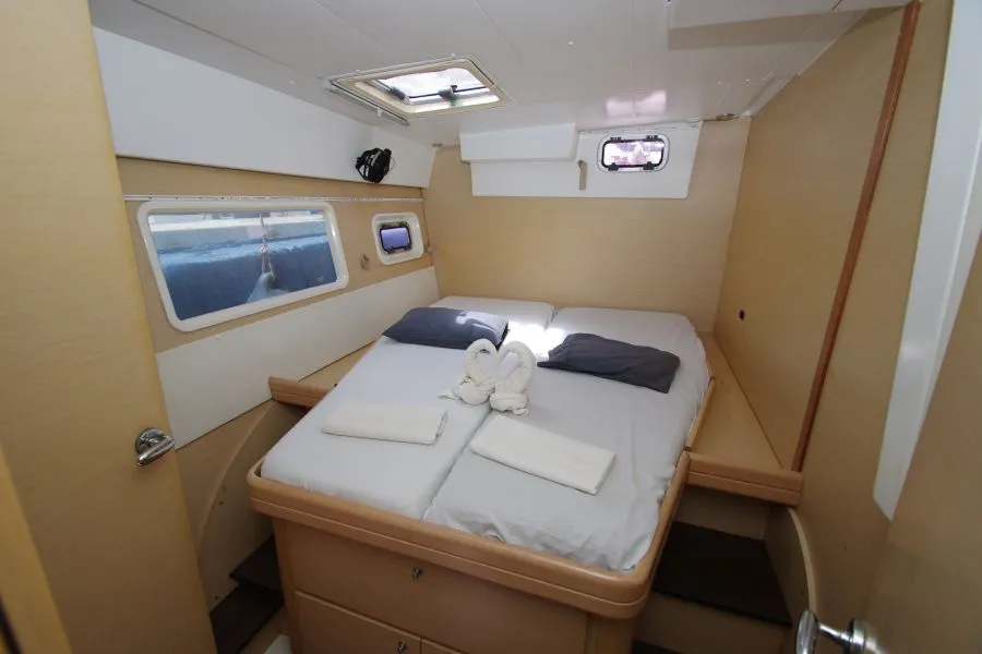 Lagoon 421 Marimar — yacht photo 2