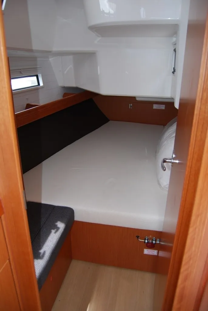 Bavaria Cruiser 37 — фотография яхты 4