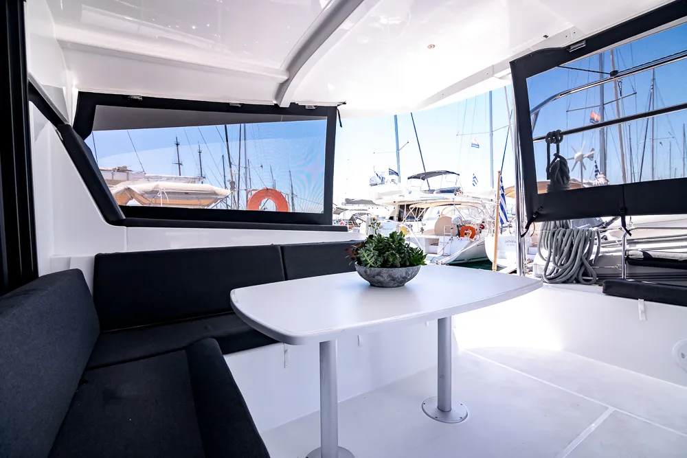 Lagoon 42 Blue Trident — jahtas foto 2