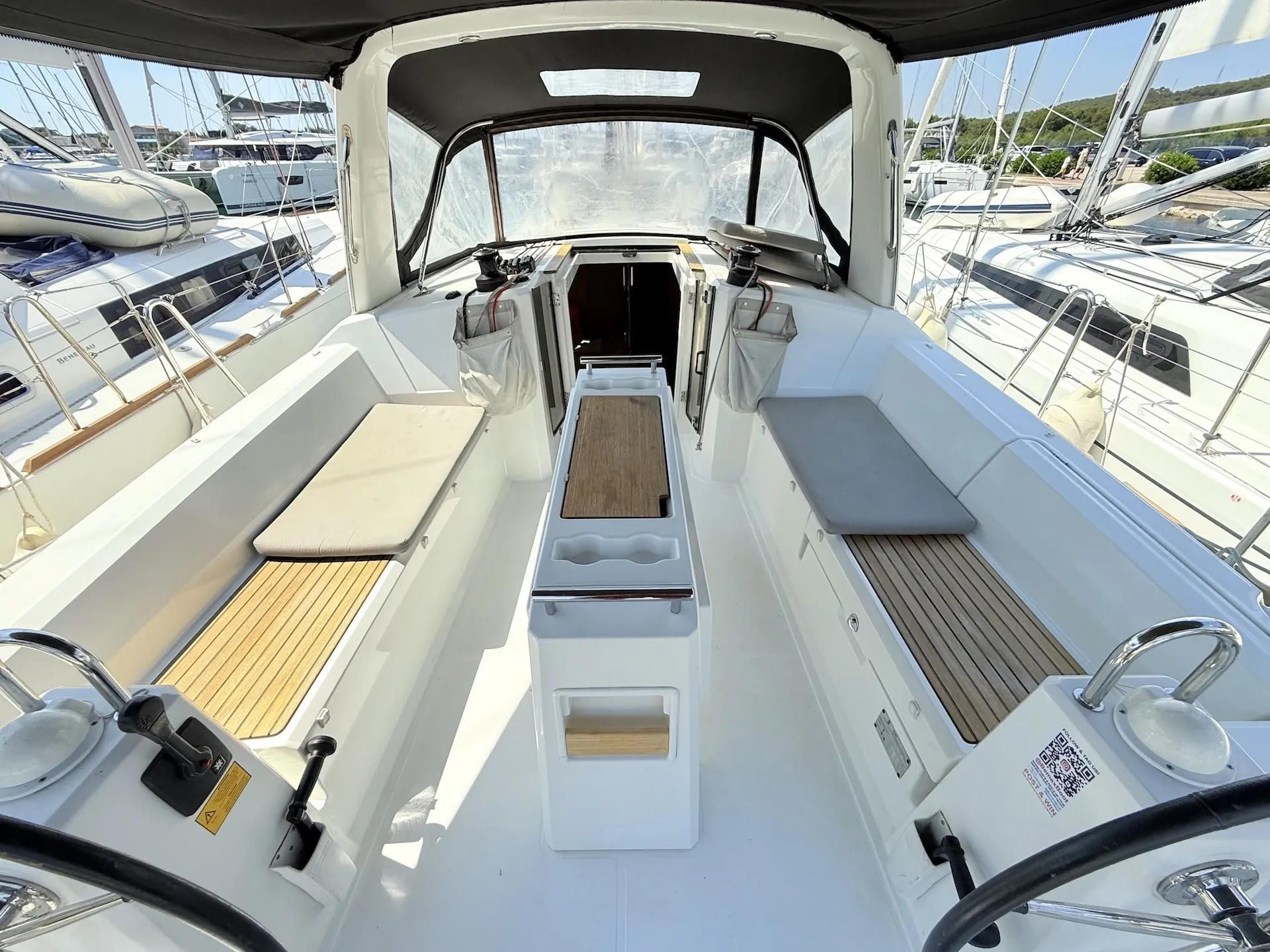 Oceanis 38.1 Foxy — снимка на яхтата 2