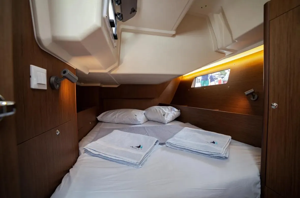 Oceanis 41.1 Sail Orion — yacht photo 2