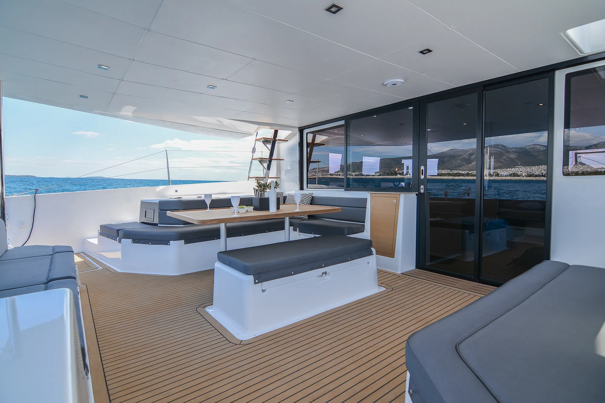 Dufour Catamaran 48 Sea Breeze — фотография яхты 3