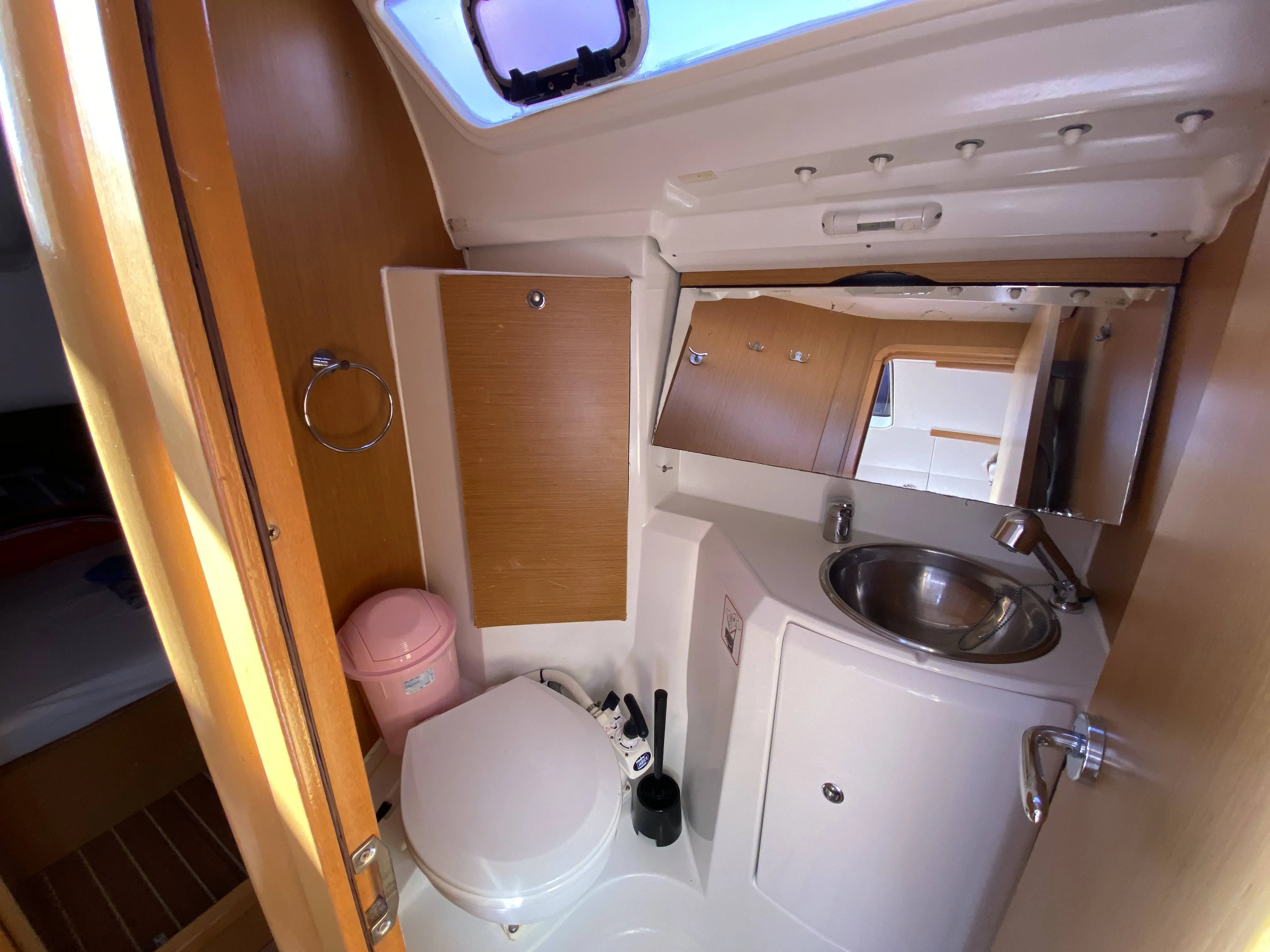 Sun Odyssey 36i Blue Sky — снимка на яхтата 15