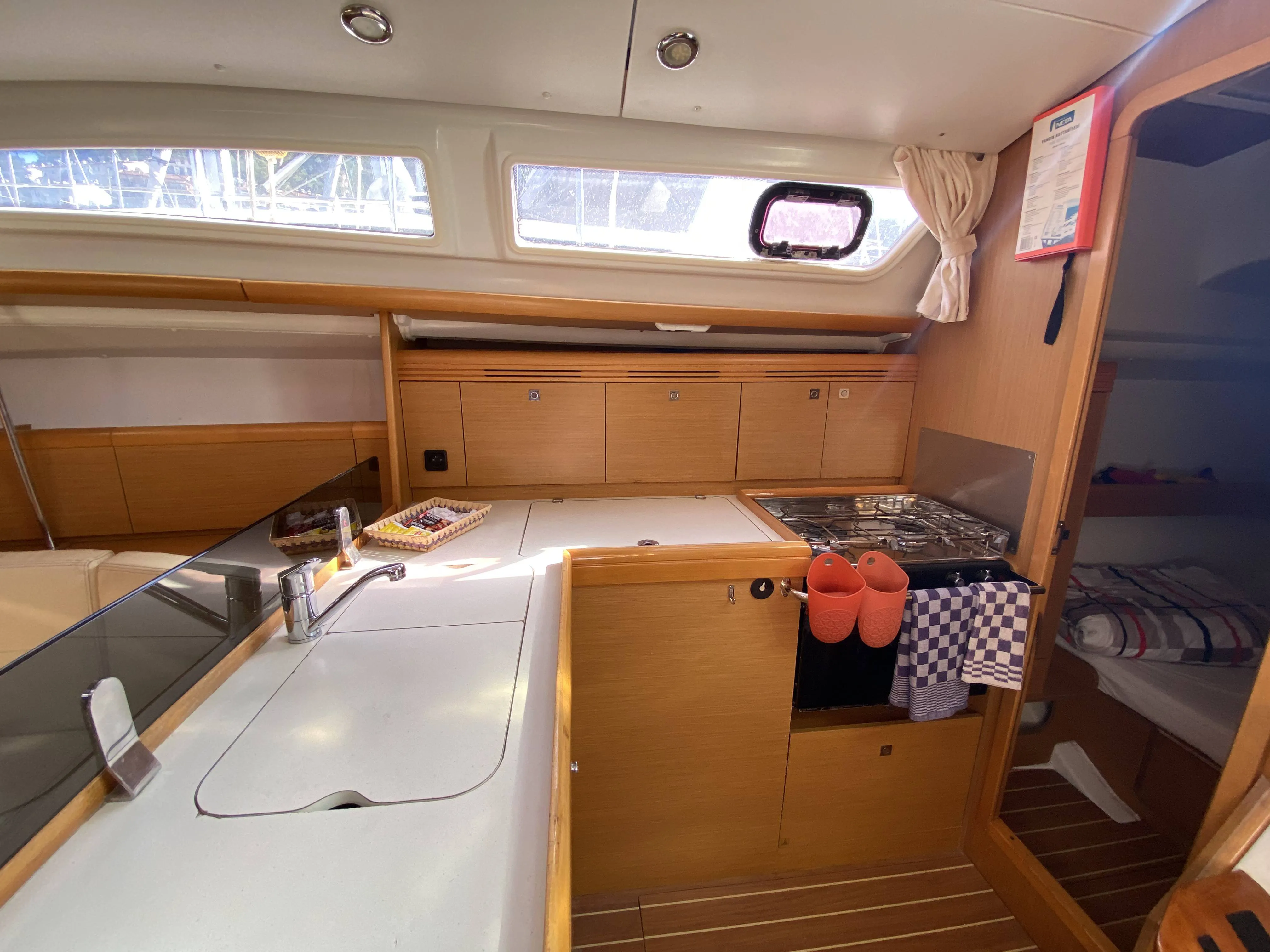 Sun Odyssey 36i Blue Sky — снимка на яхтата 8