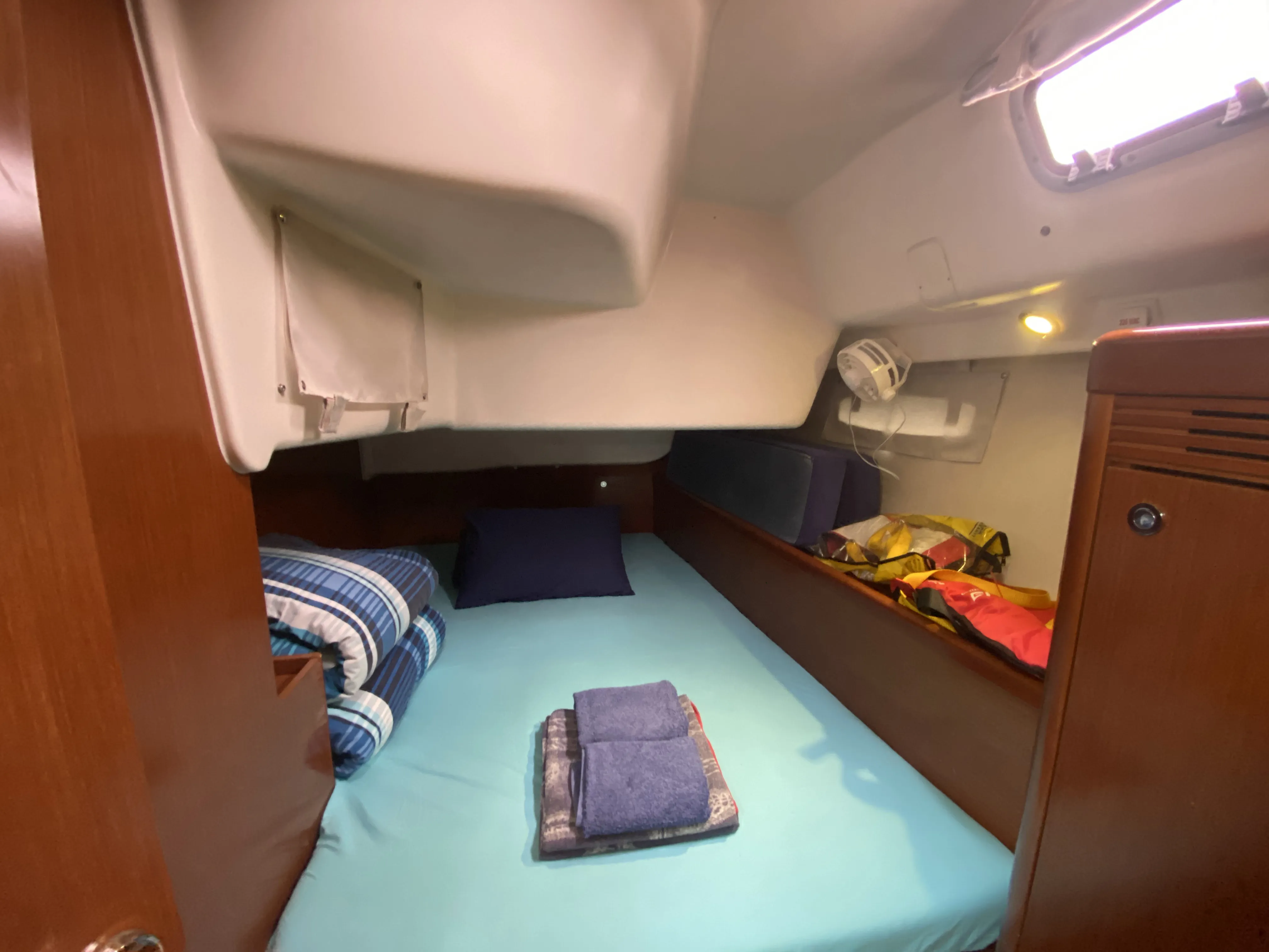 Oceanis 43 Bliss — фотография яхты 10