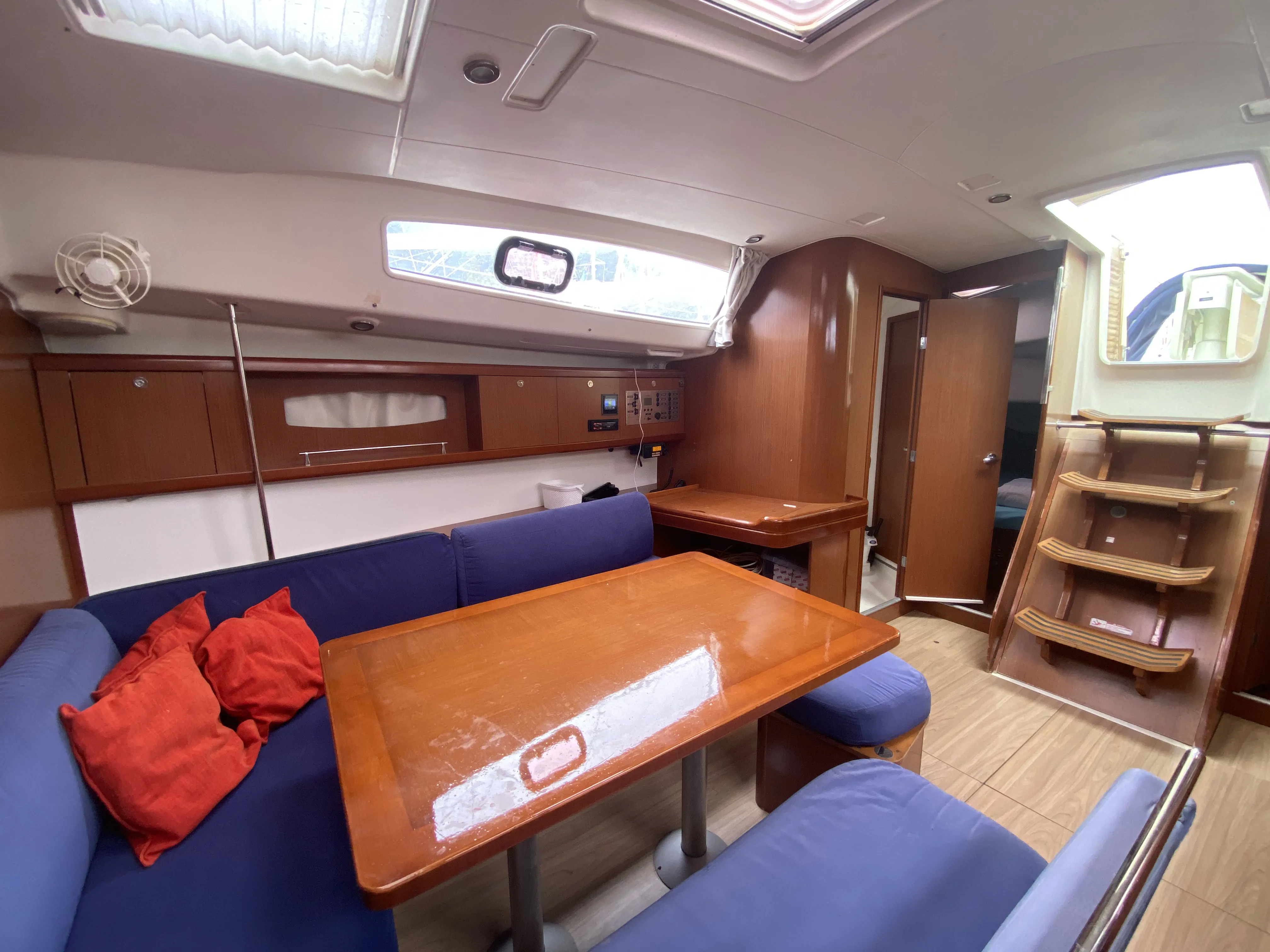Oceanis 43 Bliss — фотография яхты 12