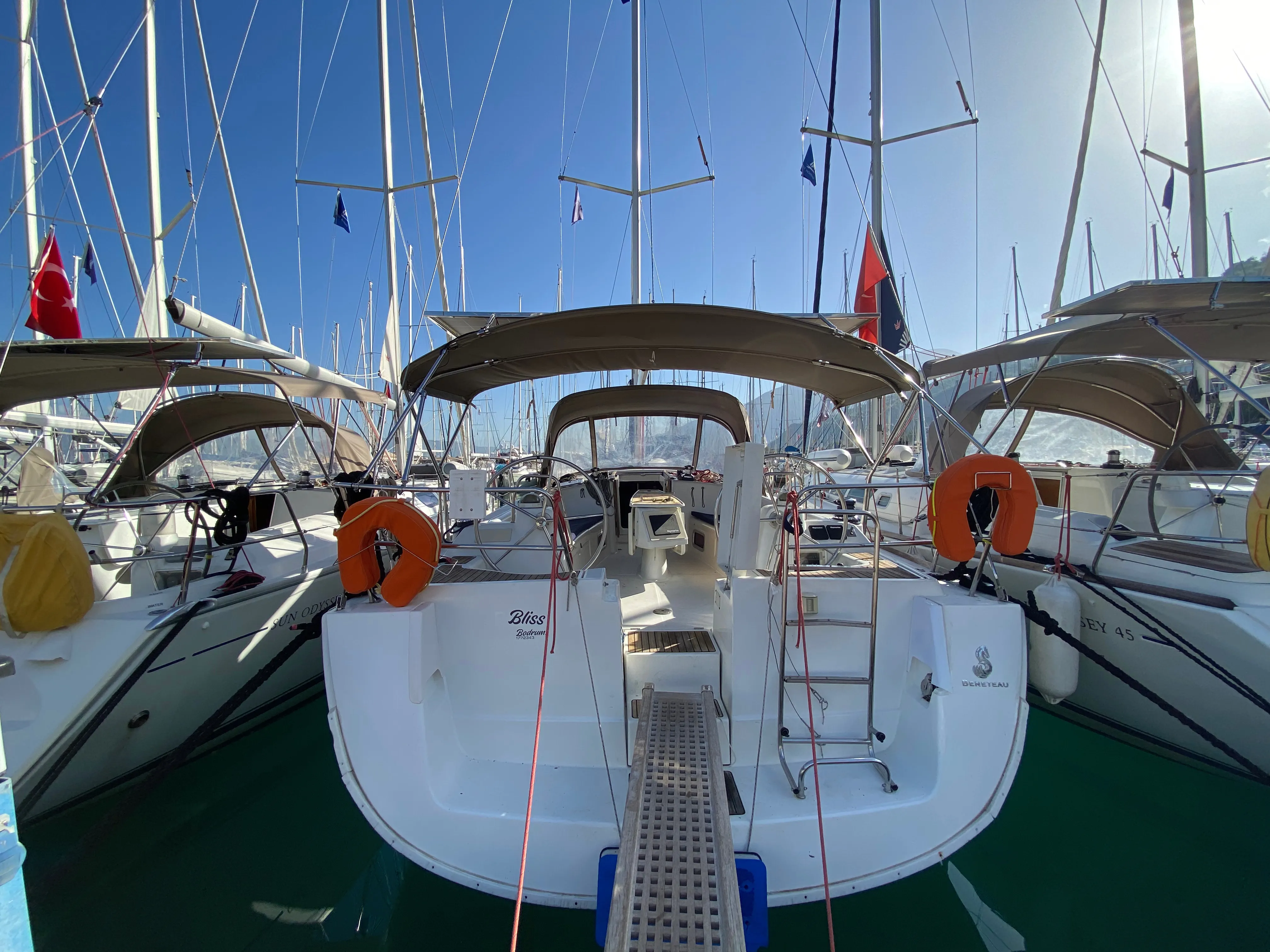 Oceanis 43 Bliss — фотография яхты 5