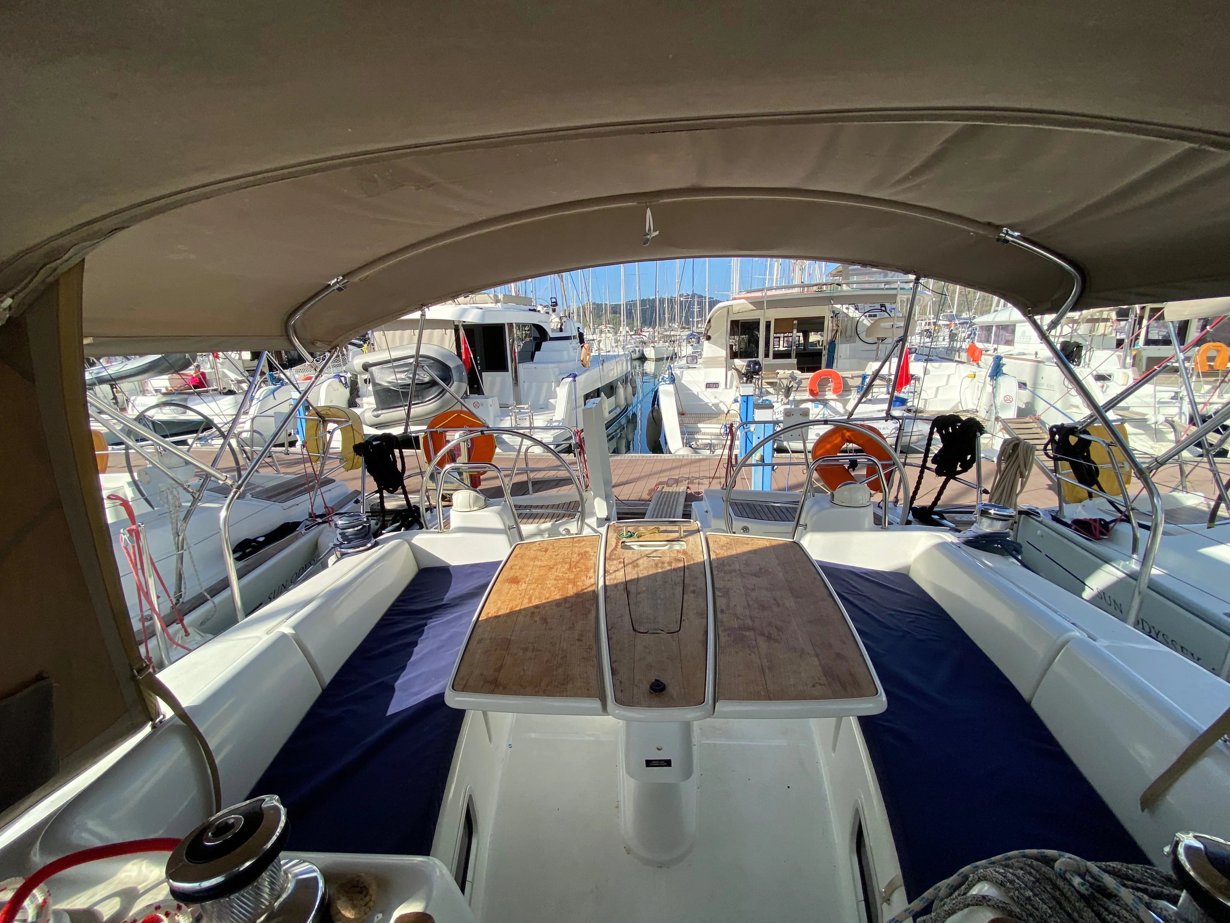 Oceanis 43 Bliss — фотография яхты 9